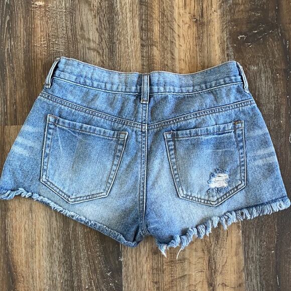 Bullhead Distressed Slouchy Denim Short Size 3 - Picture 7 of 7